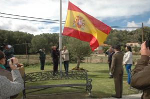 FIESTA NACIONAL 12 DE OCTUBRE CON IZADO DE BANDERA