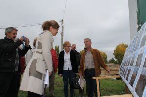 LA SUBDELEGADA DEL GOBIERNO VISITA VENIALBO.